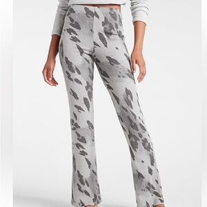 Express Ladies Printed Gray Ribbed High Waisted Flare Pants NWT Size XL